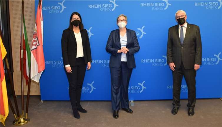 V.l.: Kreisdirektorin Svenja Udelhoven, Ministerin Klara Geywitz, Landrat Sebastian Schuster. Foto: Rhein-Sieg-Kreis