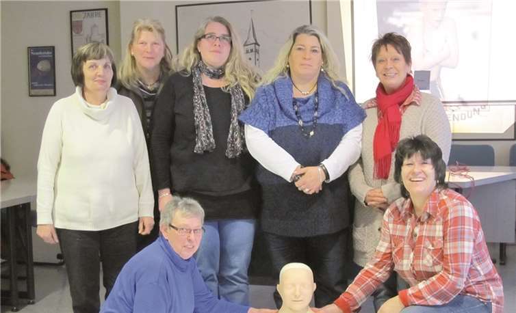 (V.l.) Kursteilnehmer Elsbeth Göderz, Annette Nördershäuser, Silke Steffen-Vogel, Elvira Horst und Astrid Steinbrenner; vorne Brigitte Glock und Marlene Weiler.Privat