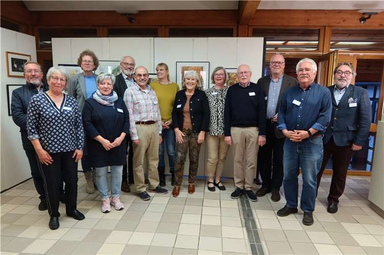 V.l.: Kurt Surges, Christine Hohendorff, Prof. Dr. Lukas Radbruch, Christiane Gill-Krahforst, Pfarrer i.R. Mathias Mölleken, Erwin Stroth, Christel Weißen, Waltraud Glössner, Monika Matern, Manfred Engler, Dieter Engels, Boris Kuntzmann, Albert Vanderbrück (es fehlt Superintendentin Claudia Müller-Bück). Foto: privat