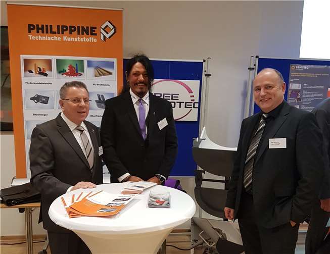 V.l.: Lahnsteins Bürgermeister Adalbert Dornbusch, StreeProtec Gründer Michael Gräbe, Geschäftsführer der Philippine GmbH & Co. Technische Kunststoffe KG Udo Schmitz. J. Gräbe)