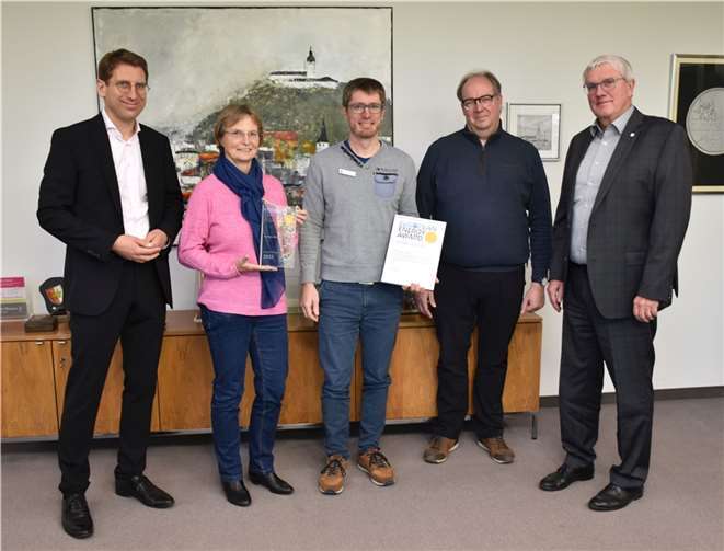 V.l.: Landrat Sebastian Schuster, den Leiter des Amtes für Umwelt- und Naturschutz des Rhein-Sieg-Kreises, Jörg Bambeck, Michaela Steinert und Lukas Fischer vom Amt für Umwelt- und Naturschutz des Rhein-Sieg-Kreises sowie Kreisumweltdezernent Tim Hahlen.