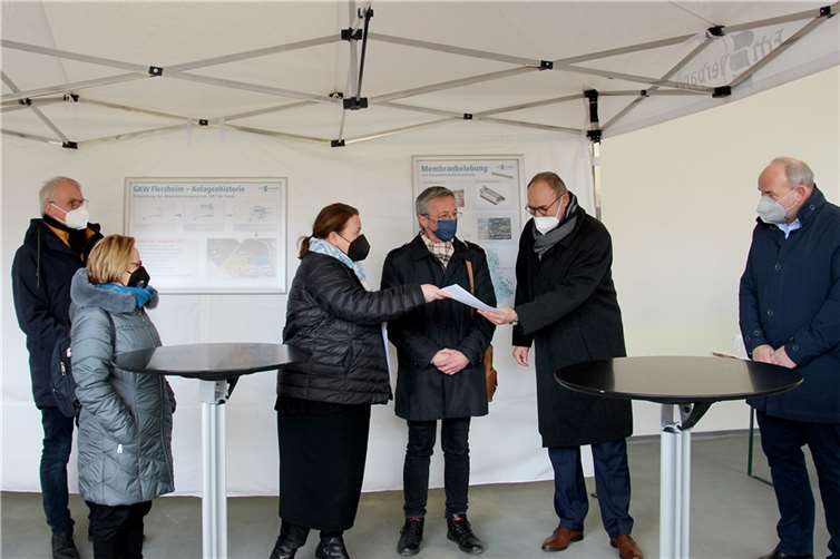 V.l.: Landtagsabgeordneter Oliver Kraus, Frau Paas (Abteilungsleiterin der Öffentlichen Infrastrukturförderung 2, NRW.Bank), Landesumweltministerin Ursula Heinen-Esser, Dr. Horst Büther (Leiter der Abteilung Umwelt und Arbeitsschutz, Bezirksregierung Köln), Erftverbandsvorstand Dr. Bernd Bucher, Prof. Heinrich Schäfer (Bereichsleiter Abwasser, Erftverband). Quelle: Erftverband