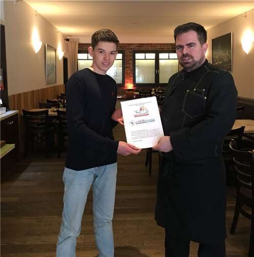 V.l. Lasse Lagerpusch, der erste Vorsitzende von nAHRvigator mit Markus Bell von Bell’s Restaurant. Privat
