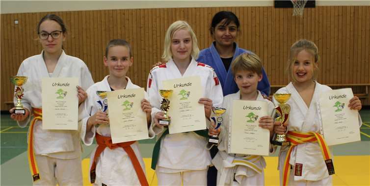 (V.l.:) Laura Schruhl, Jason Schlösser, Nadja Unkel, Adarsh Rai, Timin Schäfer und Melina Schäfer. Foto: privat