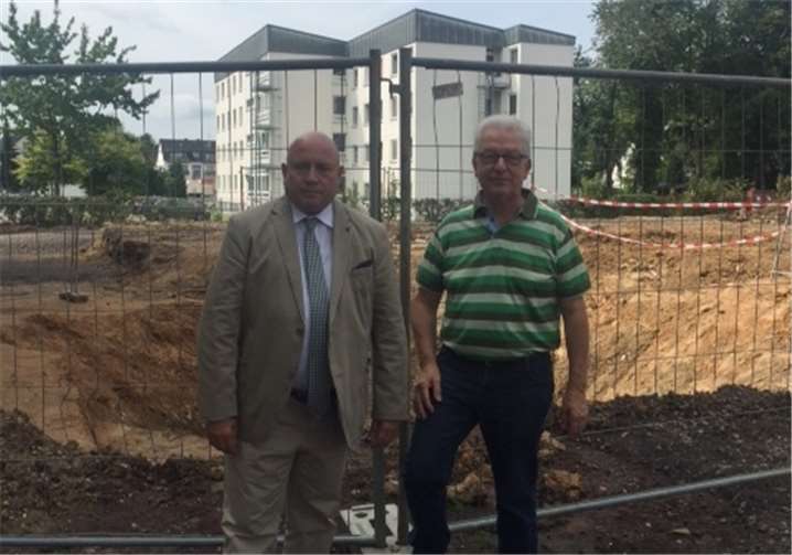 (V.l.) Leo Biewer und Manfred Bastian besichtigten die Baustelle.  Privat