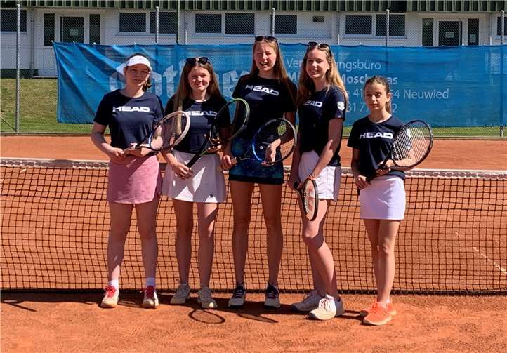 Mädchen U15 landen auf Platz 2 in der A-Klasse V.l.: Lina Glabach, Lisa Grämer, Johanna Muscheid, Finja Melsbach, Emilia Kirsch. Foto: privat