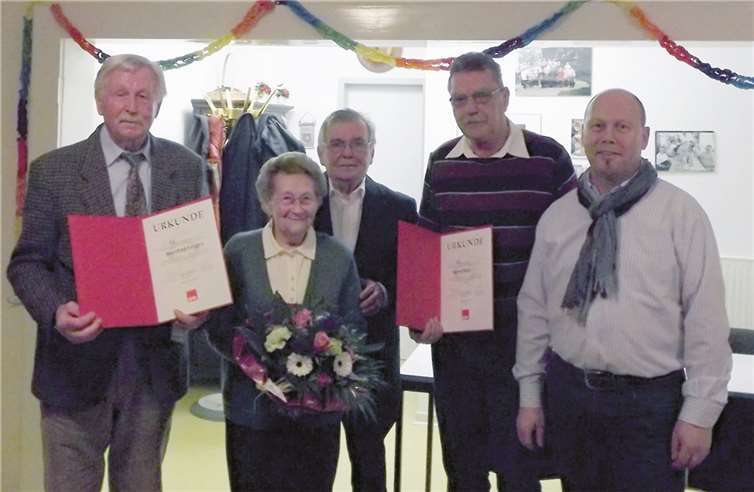 V.l.: Manfred Fergen, Erika Gladeck, Altoberbürgermeister Manfred Scherrer, Bernd Buhr und Arno Jacobi.privat