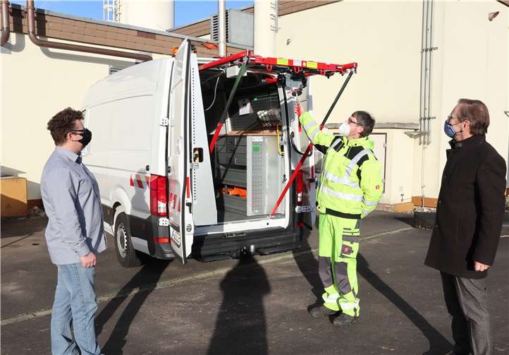 V.l. Marco Laux (AZV), Daniel Schwarz (AZV) und Bürgermeister Andreas Geron. Foto: privat