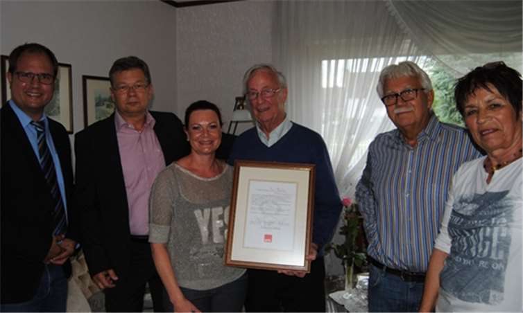 (V.l.): Marco Seidl, Mitya Thurau, Erste Vorsitzende Manuela Lauxen, Ortbürgermeister a. D. Toni Thielen, Karl-Heinz Kranz, Brigitte Franz.privat