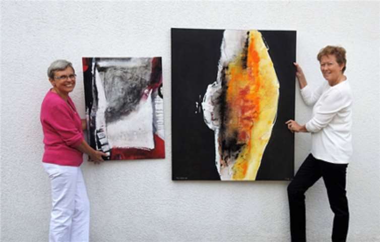 (V.l.) Maria Zühlke und Ingrid Vogt mit aktuellen Werken.privat