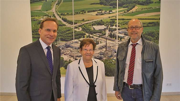 V.l.: Marketingdirektor Roland Rex, Therese Tutas und Helmut Sondermann. privat