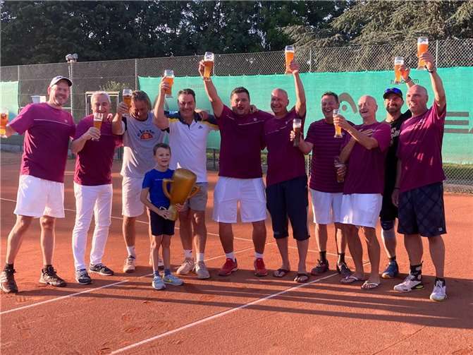 V.l.: Markus Murtaugh, Uwe Birk, Guido Peckedrath, Stephan Becker, Joachim Braun, Klaus Berthold, Guido Heidger, Jörg Schneider, Stefan Göbbels und Dirk Boos.Fotos: privat