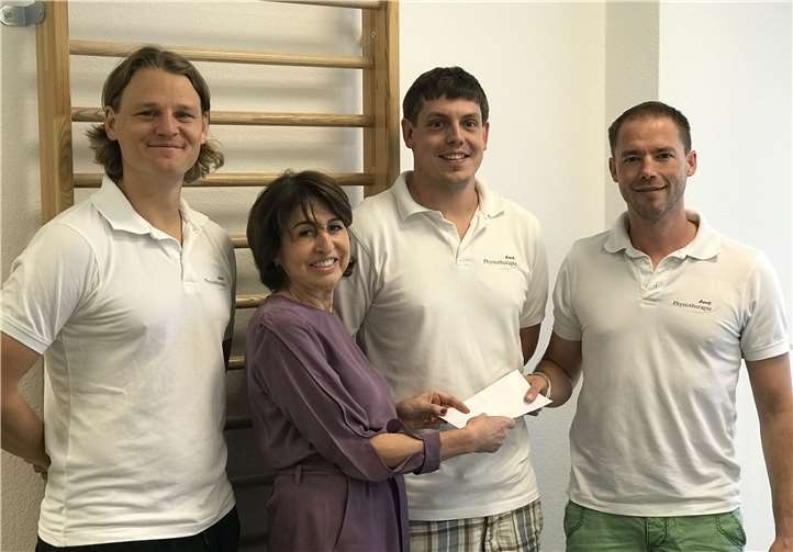 V.l.: Matthias Grunert, Monika Lessenich, Denis Clemens, Tino Schulz bei der Spendenübergabe.privat