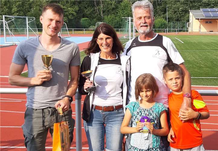 V.l.: Matthias Klappert, Heike Blum, Lauftreffchef Karl-Werner Kunz und seine beiden Helfer/innen.