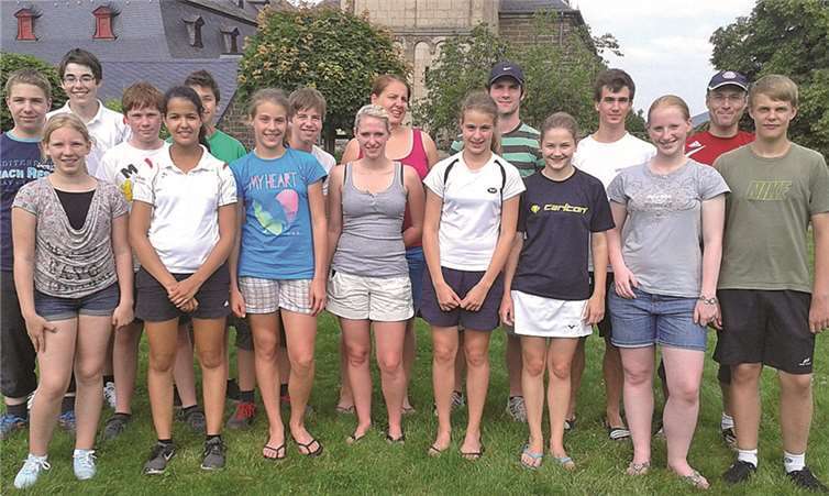 (V.l.) Max Esch, Alina Frevel, Martin Palm, Julian Werner, Yasmin Chalgoum, Max Schild, Antonia Remakulus, Jan-Philipp Baldus, Annika Barz, Steffi Mayer, Nicola Remakulus, Julian Daum, Kathrin Forster, Vincent Thorwarth, Jenny Blöbaum, Dirk Remakulus, Michael Janzen.  Privat
