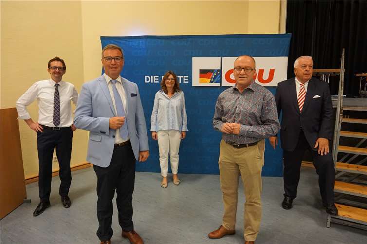 Petra Schneider soll Nachfolgerin von Guido Ernst werden V.l.: Michael Korden, Horst Gies, Mechthild Heil, Michael Schneider und Guido Ernst.Fotos: ROB