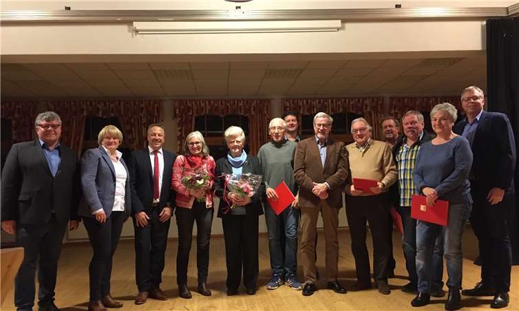 (V.l.): Michael Mahlert, Birgit Haas, Hans-Werner Breithausen, Monika Kukla, Luise Bleidt, Heinz Wiegand, Karsten Kurz, Dieter Melsbach, Wolfgang Collet, Michael Schönberg, Hubert Heßler, Dagmar Pfeifer und Achim Braasch. Foto:Stefan Haas