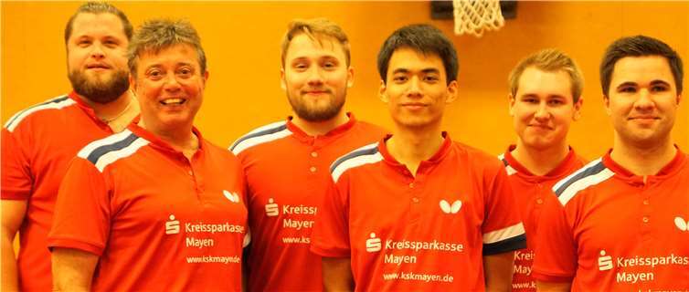 (V.l.) Mirko Heuft, Dr. Claus Court, Niklas Kohlhaas, Philipp Büchel, Daniel Dechert, Mannschaftsführer Jonny Bogolowsky. Foto: M. Schreiber