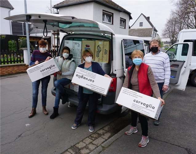 V.l.: Mitarbeiterinnen der AWO Barbara Bollinger, Sybille Ebert, Heike Mertens, Maria Gleißner, Waldemar Dück vom Christlichen Hilfswerk Tabea e.V. Das Foto wurde vor den Regelungen zur Kontaktbeschränkung aufgenommen.Foto: privat