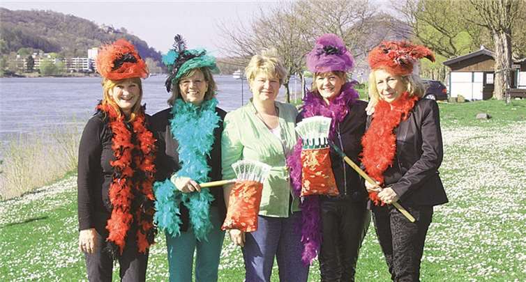 V.l.: Monika Schneider, Marlene Rother, Daggi Schneider, Margret Menden flankieren Manuela Melz (M).DL