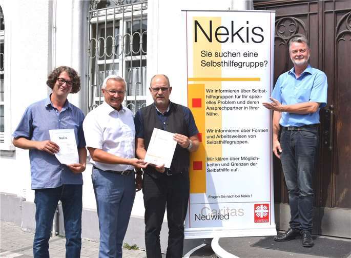 (V.l.) Nekis-Mitarbeiter Jens Arbeiter, Landrat Achim Hallerbach, Psychiatriekoordinator Dr. Ulrich Kettler und Caritasdirektor Eberhard Köhler.