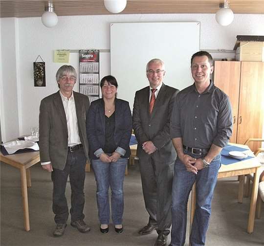 V.l.: Norbert Müller, stellvertretende Vorsitzende des Personalrates Katja Schäfer, Bürgermeister Volker Mendel, Fachbereichsleiter Karl Hauck.privat