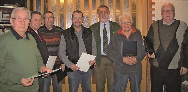 (V.l.) Oberfeldwebel a. D. Günter Pleß, Oberstabsfeldwebel a. D. Alfons Leipert, Hauptmann a. D. Horst Bellmann, Oberstleutnant a. D. Dieter Klemm, Oberstleutnant a. D. Rainer Stuckenschmidt (Vorsitzender), Hauptmann a. D. Klaus Jürgen Fischer, Oberstabsfeldwebel a. D. Joachim Juckel. Privat