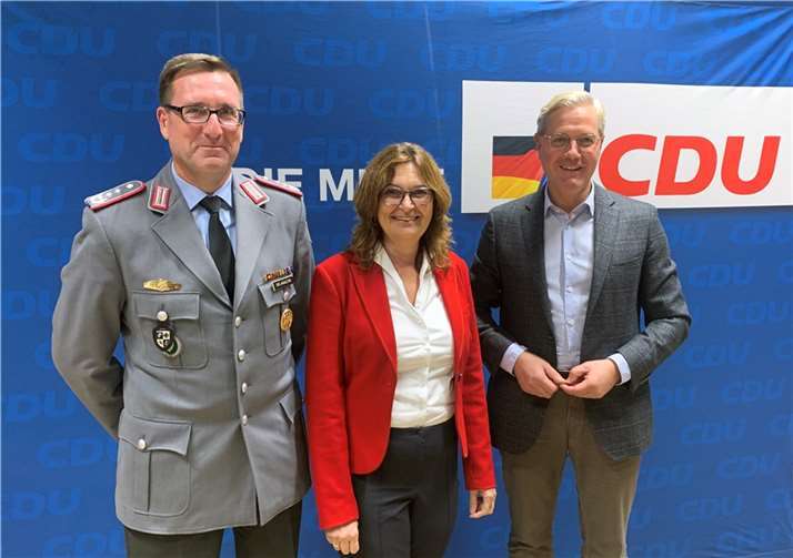 V.l.: Oberst Dr. Ferdi Akaltin, CDU-Kreisvorsitzende Mechthild Heil MdB und Dr. Norbert Röttgen MdB diskutierten über Sicherheitspolitik. Foto: CDU Mayen-Koblenz