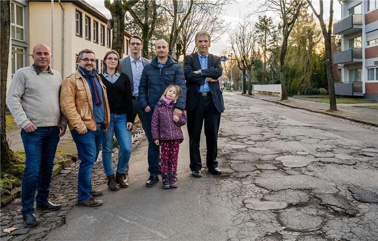 (V.l.) Oliver Spielmann, Dennis Mohr, Katja Böcking, Christian Hess, Dr. Elias Al-Ghabra und Helena, Dietrich G. Rühle.Foto: FDP