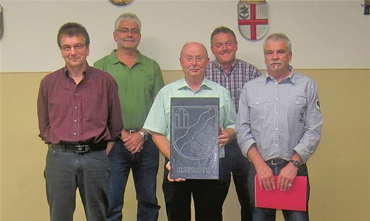 V.l. Ortsbürgermeister Manfred Reuter, Reimund Bleser, Richard Roth, Josef Berenz, Josef Wölwer. privat