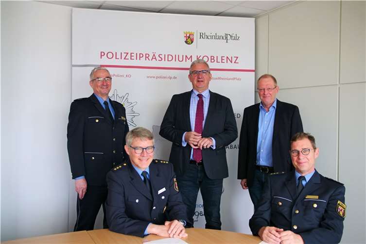 V.l.: PVP Süs, PD Neureuter, PP Maron, PV-Leiter Wilkesmann, PD Fischbach. Foto: Polizeipräsidium Koblenz