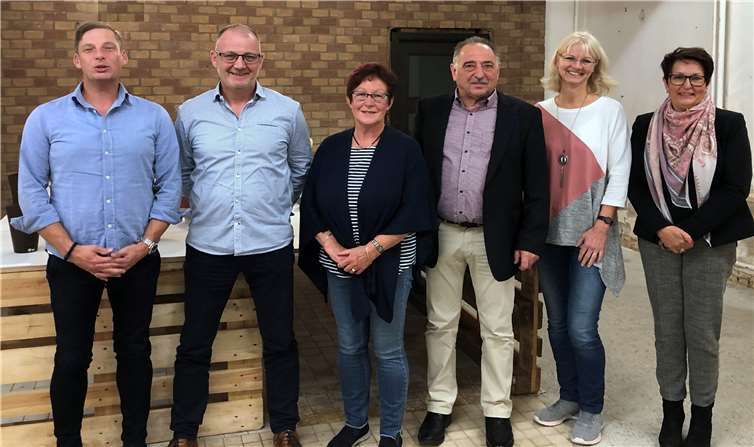 V.l.: Patrick Klein, Helmut Adams, Maria Nett, Ortsbürgermeister Manfred Hürter, Stefanie Felderhoff und Christa Schmitz.Foto: privat