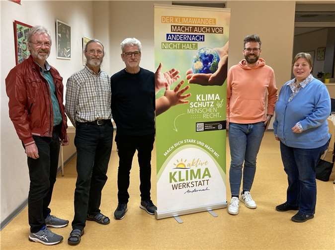 Klima-Werkstatt Andernach im Dialog mit FDP V.l.: Peter Schmitz, Norbert Dümpelfeld, Helmut Lorch (alle Klimawerkstatt); Tobias Hofheinz, Judith Lehnigk.-Emden (beide FDP). Foto: Margret Schmitz