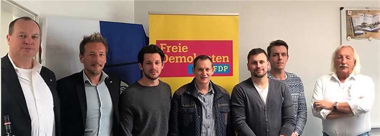 FDP möchte unter bewährter Führung zu neuer Stärke heranwachsen (V.l.) Peter Weber (stellv. Kreisvorsitzender) / Thorsten Koch (erster stellv. Vorsitzender VG Wirges) / Raphael Henkes (Schriftführer) / Alexander Salheiser (Vorsitzender VG Wirges) / Thorsten Hehl (Beisitzer) / Adrian Herkenroth / Klaus KochNicht auf dem Bild: Olaf Wolf (zweiter stellv. Vorsitzender VG Wirges), Mathias Koch (Beisitzer)