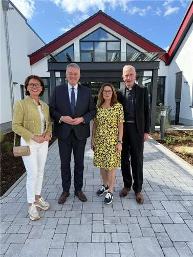 V.l.: Petra Schneider MdL, Gordon Schnieder MdL, Mechthild Heil MdB, Domkapitular Benedikt Welter. Foto: Michael Schneider