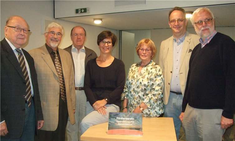 (V.l.): Pfarrer Helmut Cordes, Bernhard Ickenroth, Dr. Peter Holly, Claudia Klein, Hannelore Bermel, Dr. Thomas Dyong und Dr. Andreas Korn.Foto: privat