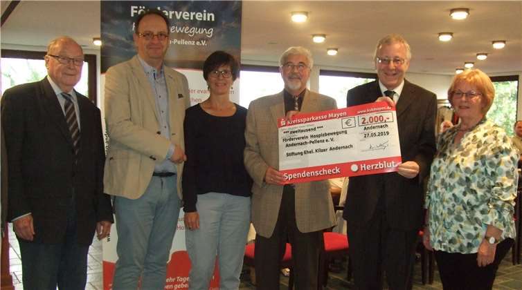 (V.l.): Pfarrer Helmut Cordes, Dr. Thomas Dyong, Claudia Klein, Bernhard Ickenroth, Hans Kaeß und Hannelore Bermel. Foto: privat