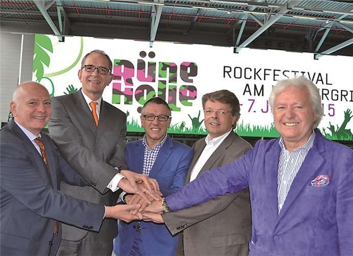 (V.l.) Pietro Nuvoloni (Pressesprecher Nürburgring), Carsten Schumacher (Geschäftsführer capricorn NÜRBURGRING GmbH), Stuart Galbraith (CEO Kilimanjaro Live), Prof. Peter L. H. Schwenkow (Vorstandsvorsitzender der DEAG), und Ossy Hoppe (Wizard Promotions) freuen sich auf das „Grüne Hölle - Rockfestival am Nürburgring 2015“. Mehr dazu auch am Wochenende in einer Sondersendung unter www.blick-aktuell.tvUte Weiner