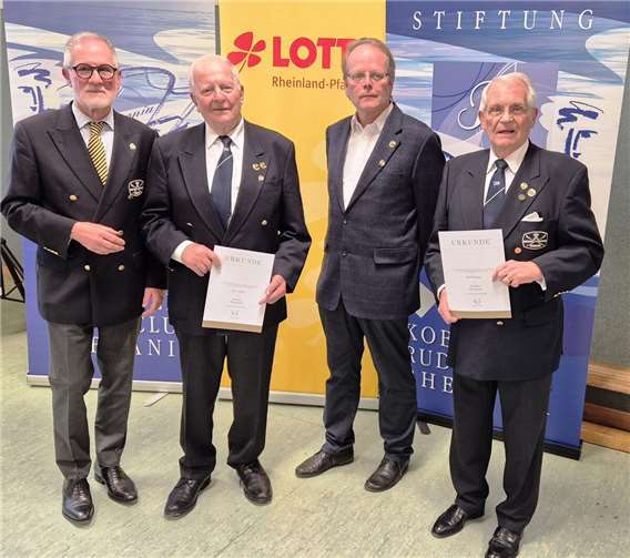 V.l. Präsident Lutz Itschert mit den Geehrten Horst Kröll, Johannes Fuck und Rolf Wegeler. Foto: KRCR