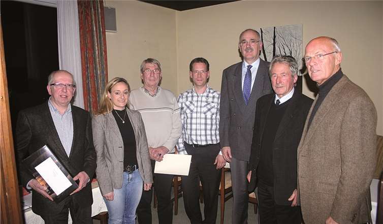 (V.l.) Rainer Mosen, Tanja Felten, Volker Bodenbach, Torsten Kurtz, Hans-Josef Marx, Hans Boes und Walter Erben.  RÜ