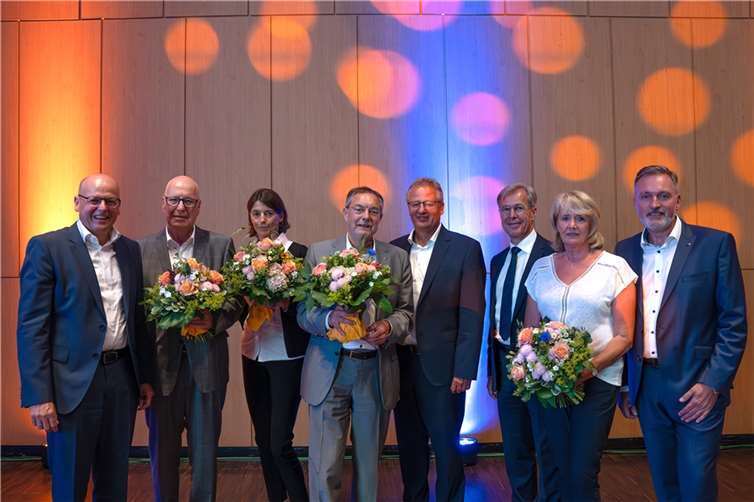 V.l.: Ralf Löbach, Theo Brauweiler, Tatjana von la Valette, Dr. Thomas Hardt, Andre Schmeis, Prof. Dr. Martin Jonas, Renate Marenbach und Holger Hürten. Copyright: VR-Bank BRS