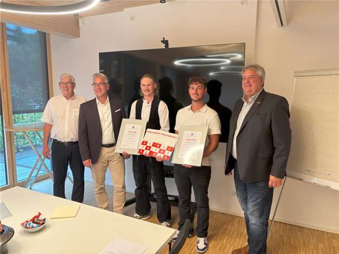 Vl. Reinhard Adams, Michael Jünger, Erik Sundermann, Lars Müllenbach, Thomas Nelles.  Foto: Holzbau Adams