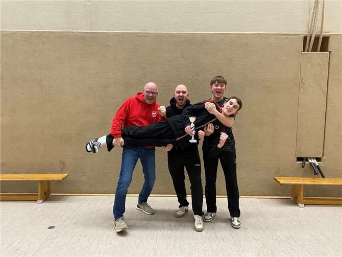 V.l.: Robert Füllmann, Tobias Krieger, Sebastian Polch und quer Louis Stehle. Foto: privat