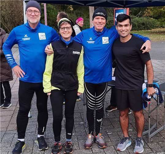 V.l. Roland Wesche, Elisabeth Waldorf, Herbert Esper u. Raheb Rahimi vor dem Winterzeitlauf in Koblenz.Fotos: privat