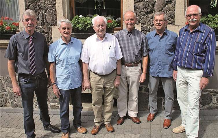 (V.l.) Rolf Hans, Karl-Heinz Bersheim, Klemens Jeub, Toni Schröder, Karl Heinz Kempenich und Richard Keuler.privat