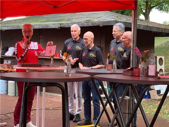 V.l.: Rose Müller, 1. Vorsitzende LG Neckar-Enz, Throsten Mey, Leopold Eybl, Walter Gies und Klaus Blüher, LG Kreis Ahrweiler. Foto: privat