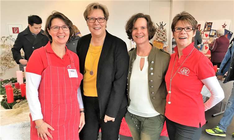 V.l.: Rosi Otten, Mitglied des kfd Leitungsteams, Petra Kalkbrenner, Bürgermeisterin der Gemeinde Swisttal, Annette Schulze Pröbsting, Teamsprecherin der kfd und Sabine Stopperich. Privat