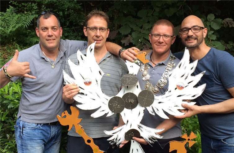 (V.l.) S. Werner, R. Laux, K. Guting und M. Höfer haben alle den Adler treffen können. privat