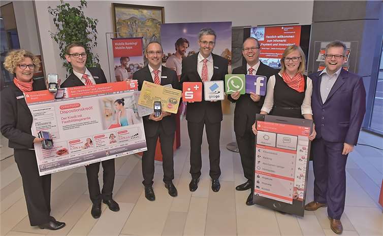 (V.l.) Sigrid Weber, Dennis Lohner, Ralf Göbel, Vorstandsvorsitzender Karl-Josef Esch, Marek Jost, Arnika Bechthold und Martin Schmitz. KSK