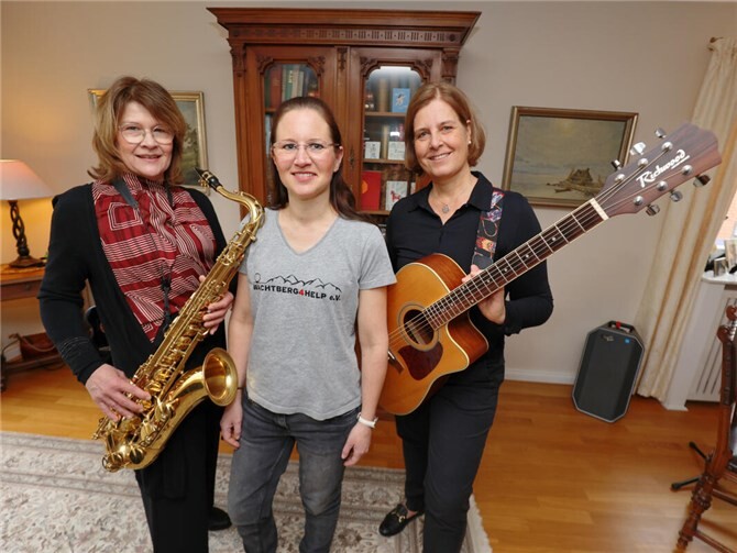 V.l.: Silvia Korth, Silvia Parting und Conny Hartmann (es fehlt Manuela Schmidt) am 13.02.2026 nach dem Benefizkonzert in Wachtberg Klein-Villip. Foto: CEW